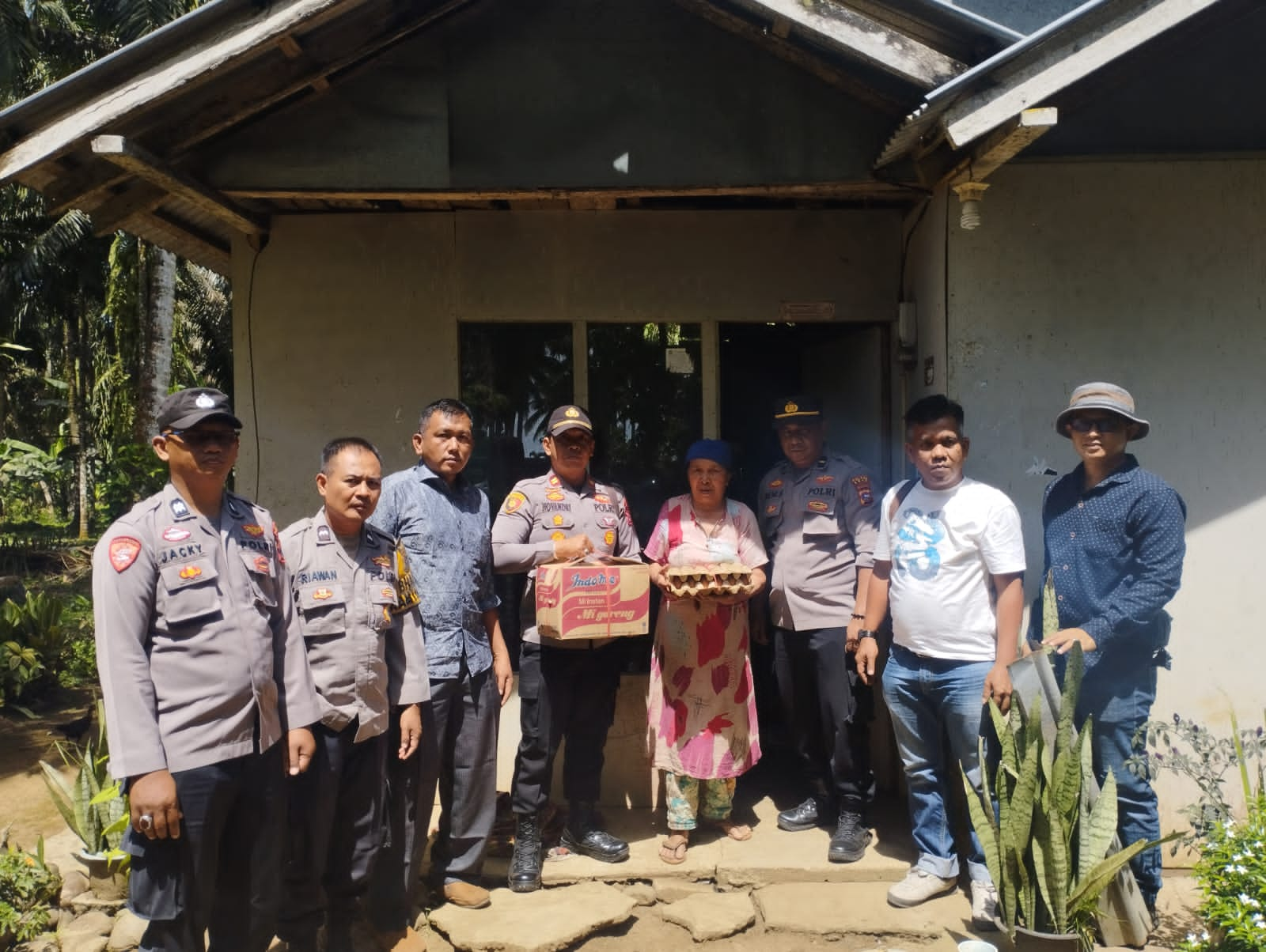 Polsek IV Nagari Laksanakan Kegiatan Jumat Berkah