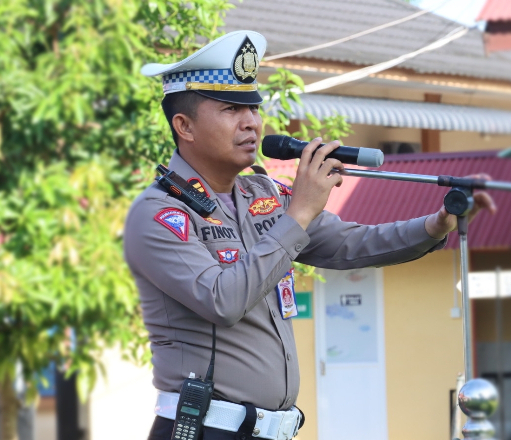 Kasat Lantas Polres Agam Berikan Arahan Dan Edukasi Tertib Berlalulintas kepada Ratusan Pelajar