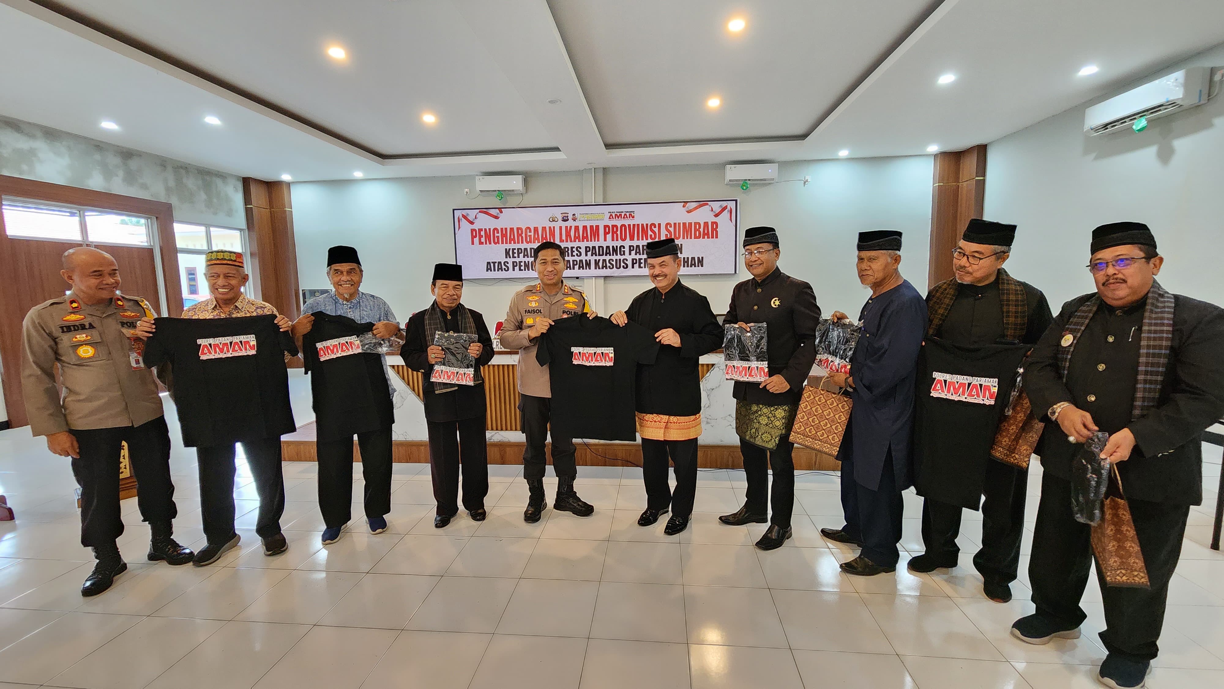 Ungkap Kasus Gadis Penjual Gorengan, LKAAM Sumbar, Beri Penghargaan Kapolres Padang Pariaman