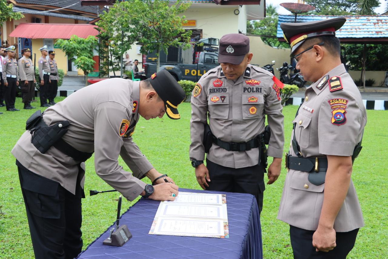 Polres Agam Gelar Upacara Serah Terima Jabatan KABAG SDM, KABAGLOG, Dan Kasat Narkoba