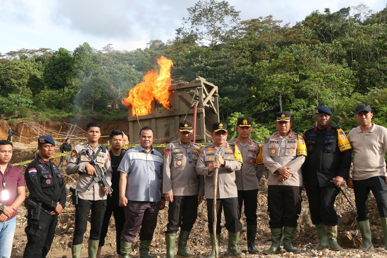 Kapolda Sumbar Pimpin Operasi pemberantasan kegitatan tambang Ilegal di Solok Selatan