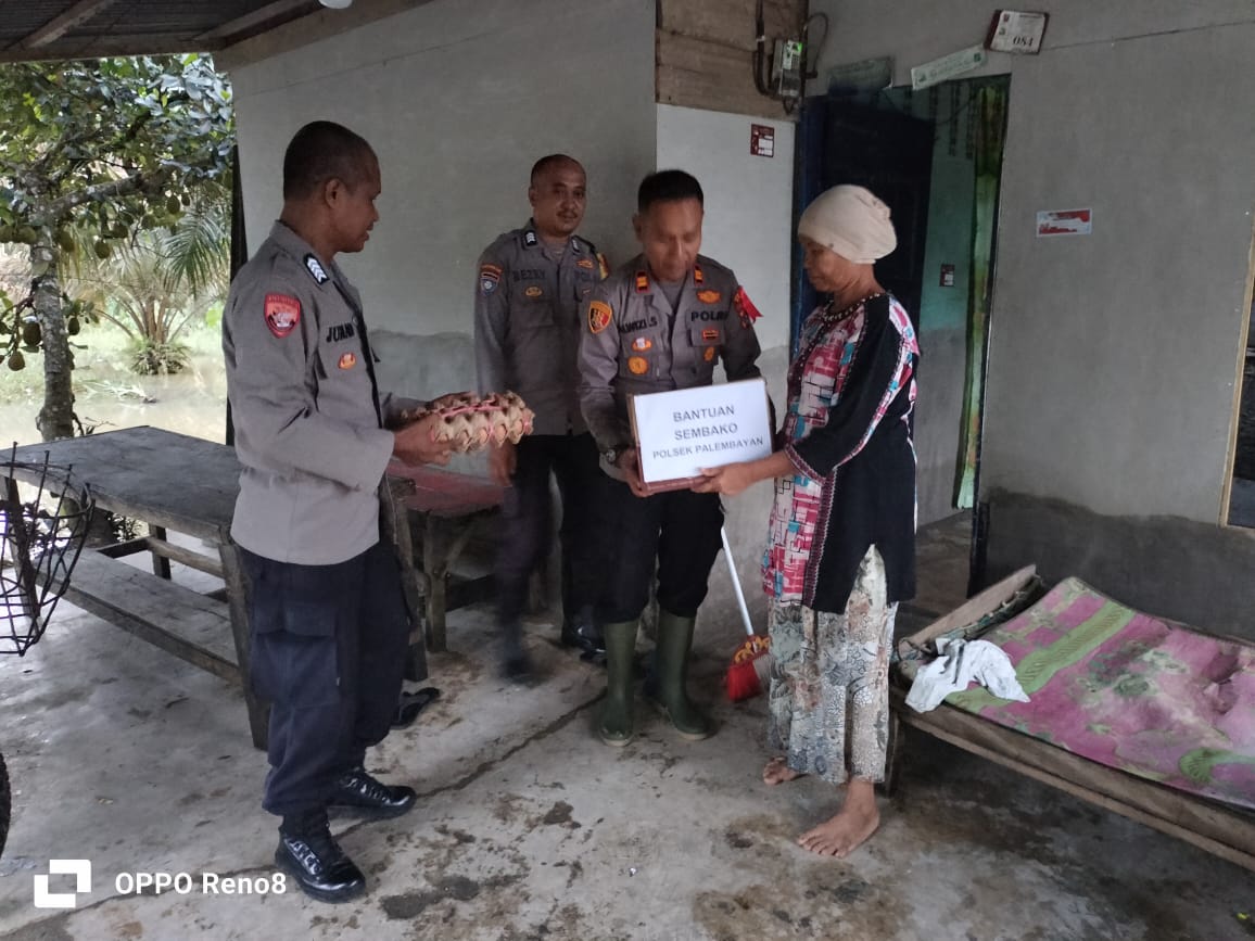 Bantuan Sembako Polsek Palembayan Hangatkan Hati Korban Banjir Salareh Aia Barat