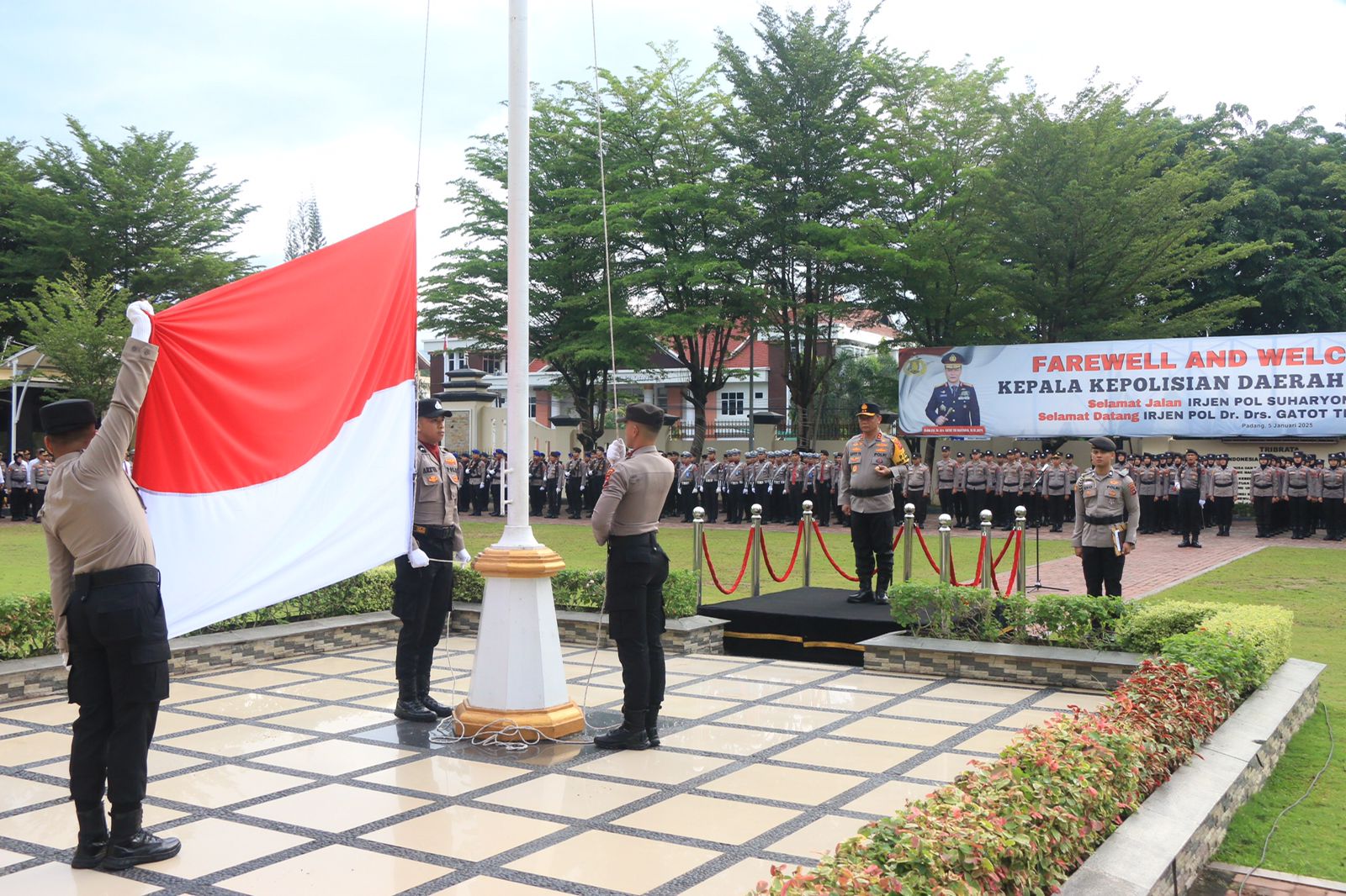 Kapolda Sumbar Pimpin Upacara Bulanan di Mapolda Sumbar