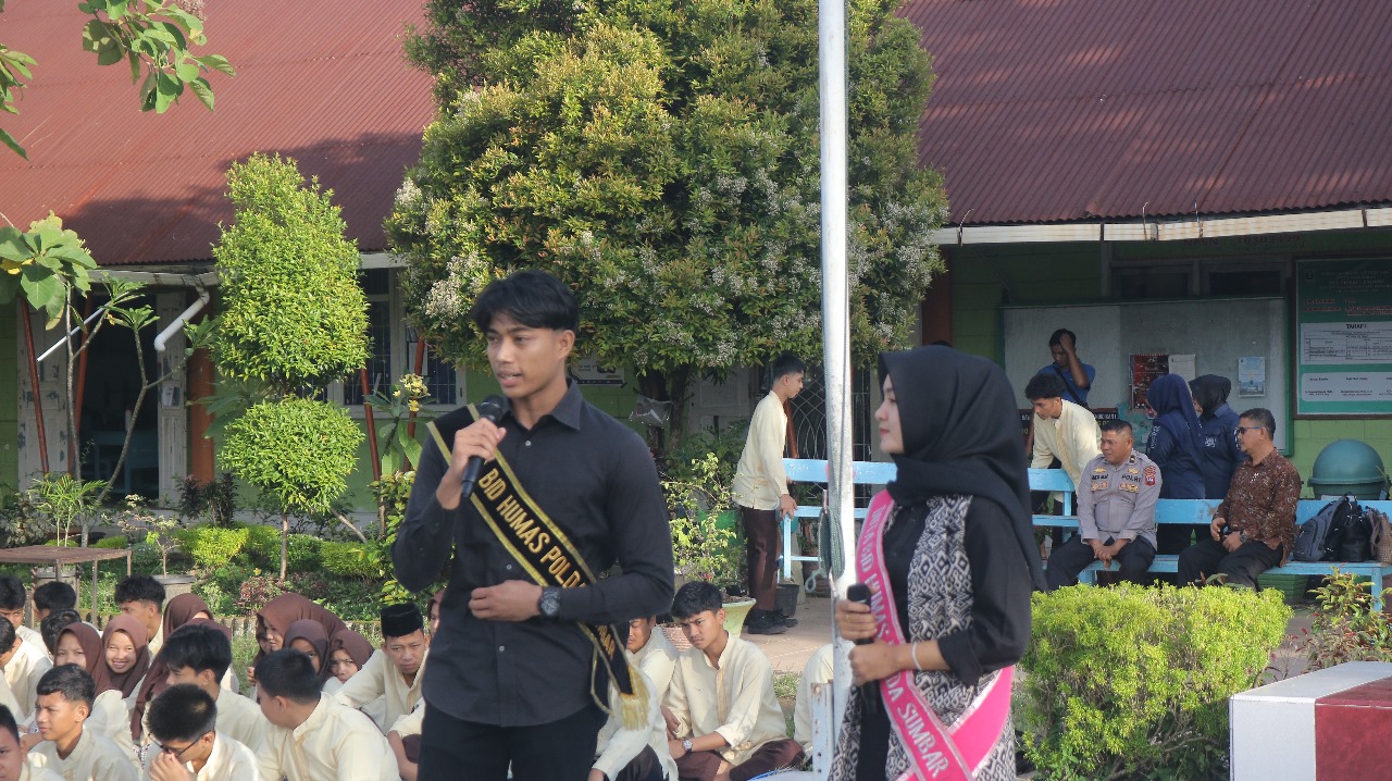 Bidhumas Polda Sumbar Gelar Sosialisasi Bijak Bermedia Sosial di SMA Negeri 2 Padang