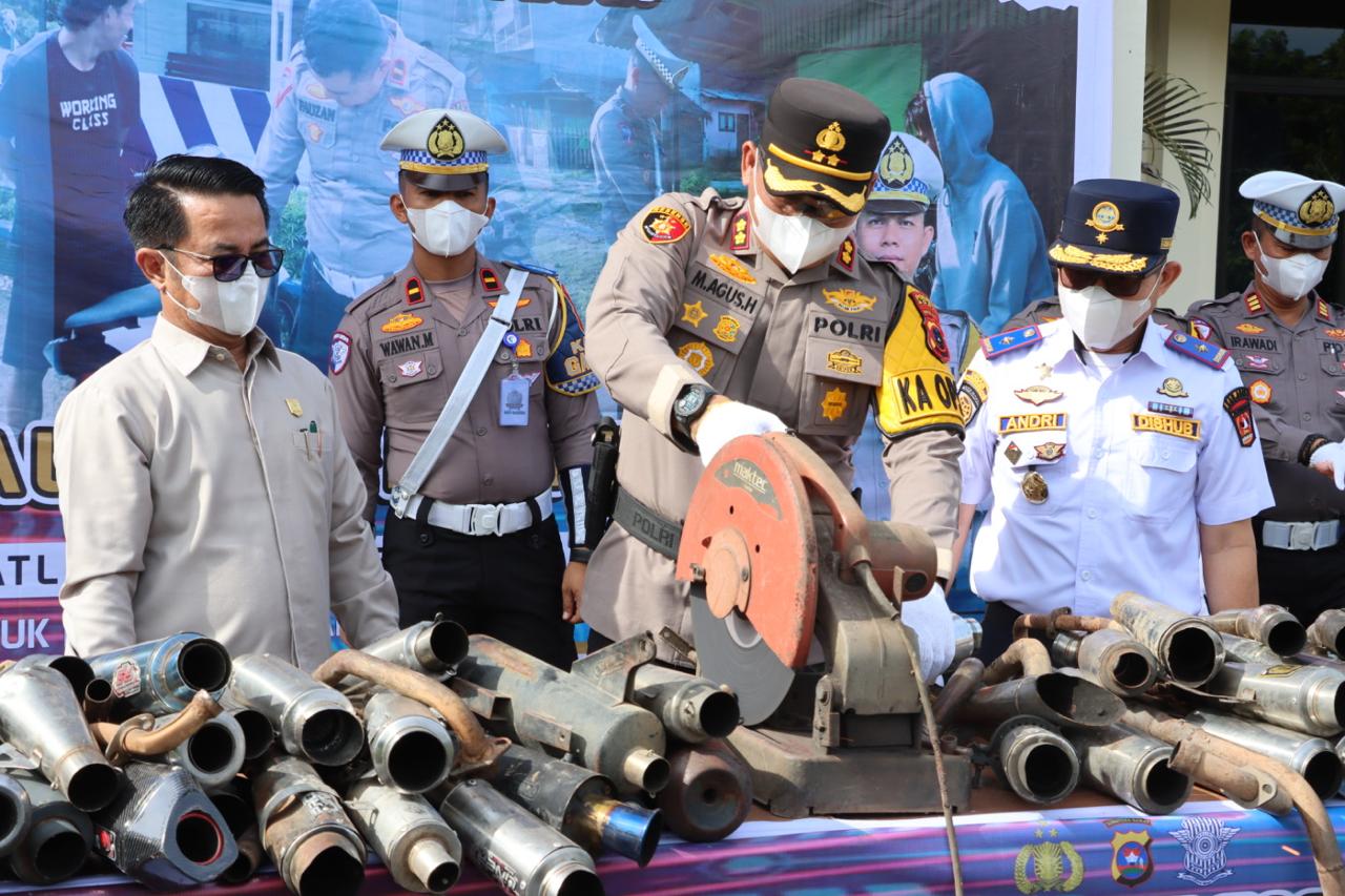 257 Knalpot Brong Dimusnahkan Polres Agam: Perang Melawan Kebisingan dan Balap Liar