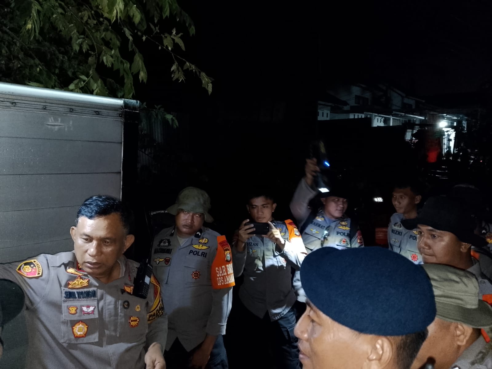 Polri Gerak Cepat Evakuasi Korban Banjir di Empat Kelurahan Kota Makassar