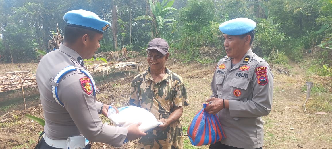 Si Propam Polres Solok Gelar Kegiatan Jumat Berkah di Nagari Panarian