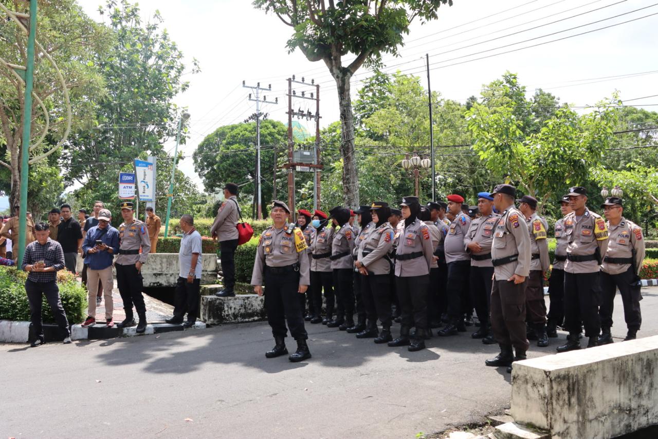 Polres Agam Kawal Aksi Demonstrasi PPDI dengan Humanis, Situasi Tetap Kondusif