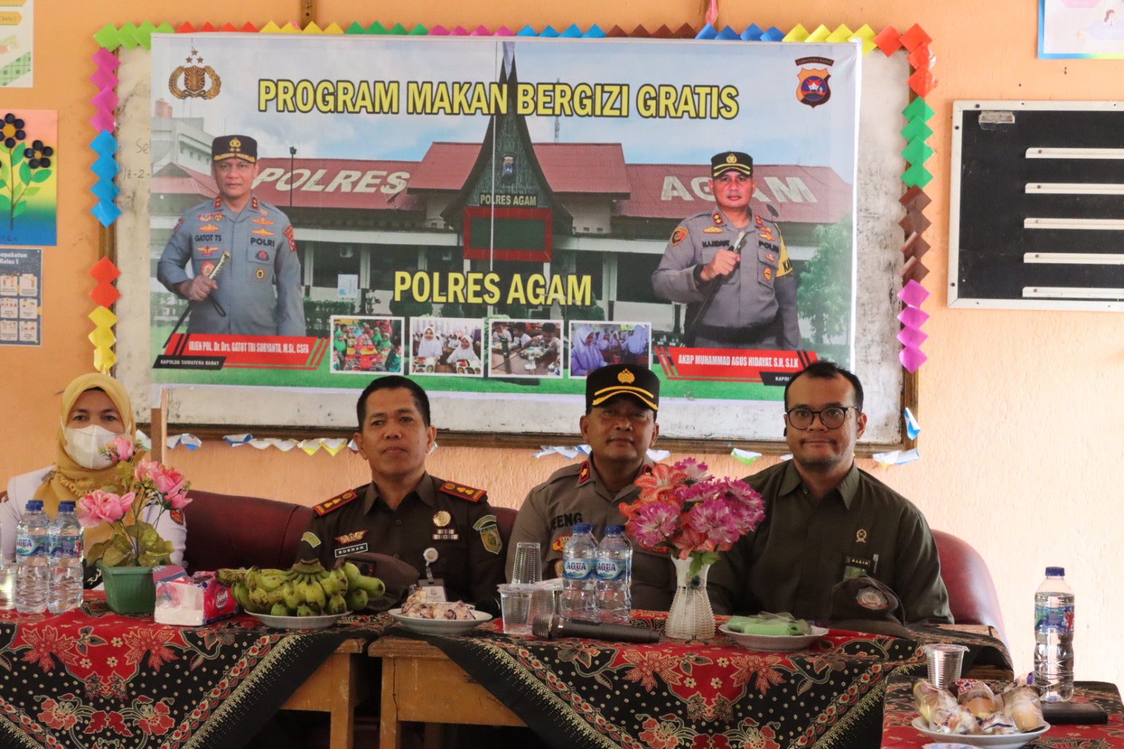 Polres Agam Gelar Kegiatan Makan Bergizi Gratis di SDN 34 Pasar Durian