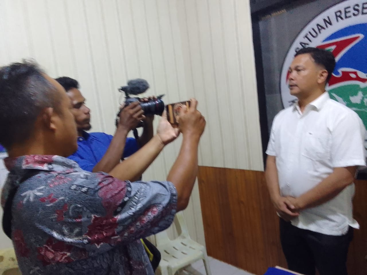 Tim Opsnal Polres Pasaman berhasil menangkap seorang pelaku Kurir narkotika jenis ganja kering siap edar dengan barang bukti sebanyak 100 paket.