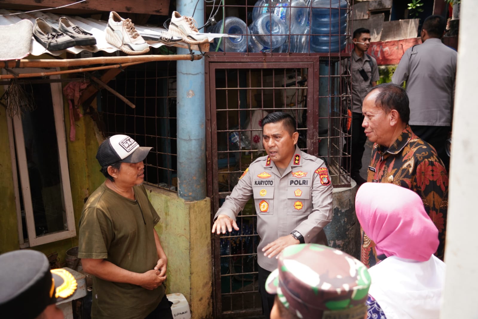 Kapolda Metro Jaya Tinjau Pengungsian Warga Terdampak Banjir di Pancoran