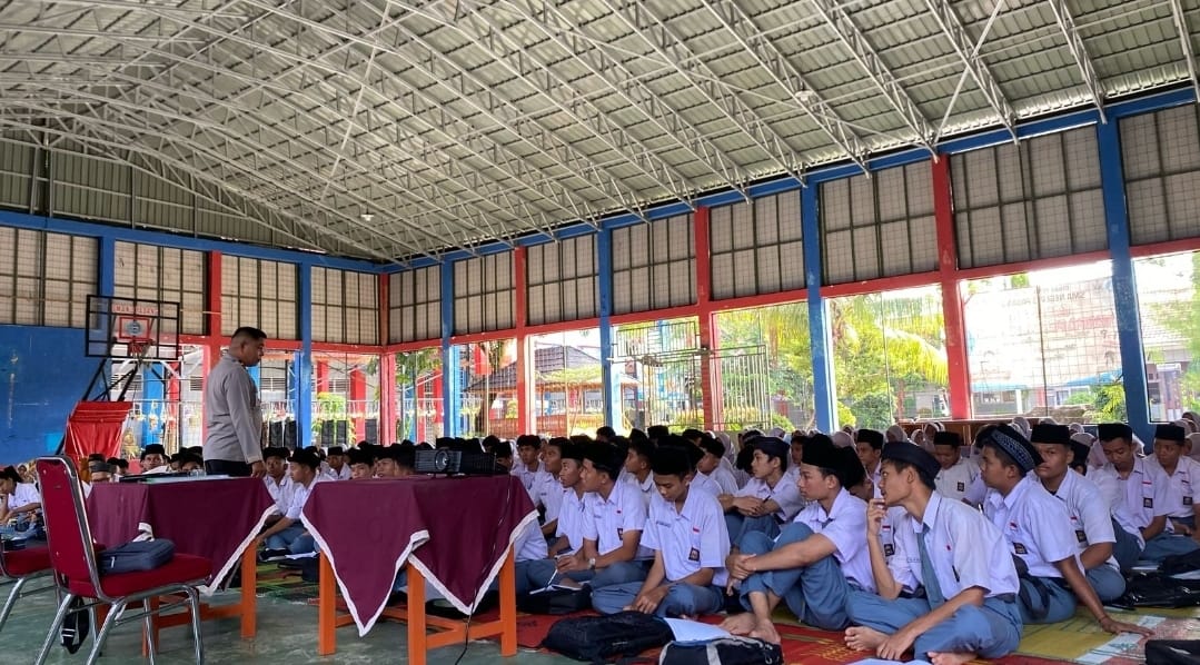 Bidhumas Polda Sumbar Gelar Sosialisasi Perilaku Menyimpang di SMAN 3 Padang