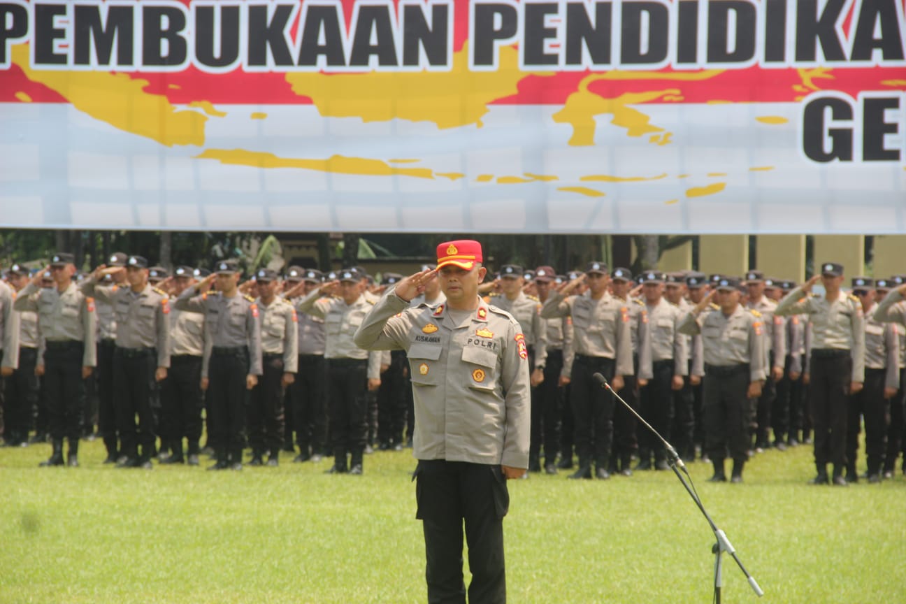 1.800 Bintara Polri memulai transformasi menjadi perwira: Bintra dan orientasi lingkungan menandai dimulainya pembukaan SIP Angkatan ke-54 Gelombang I di Sukabumi