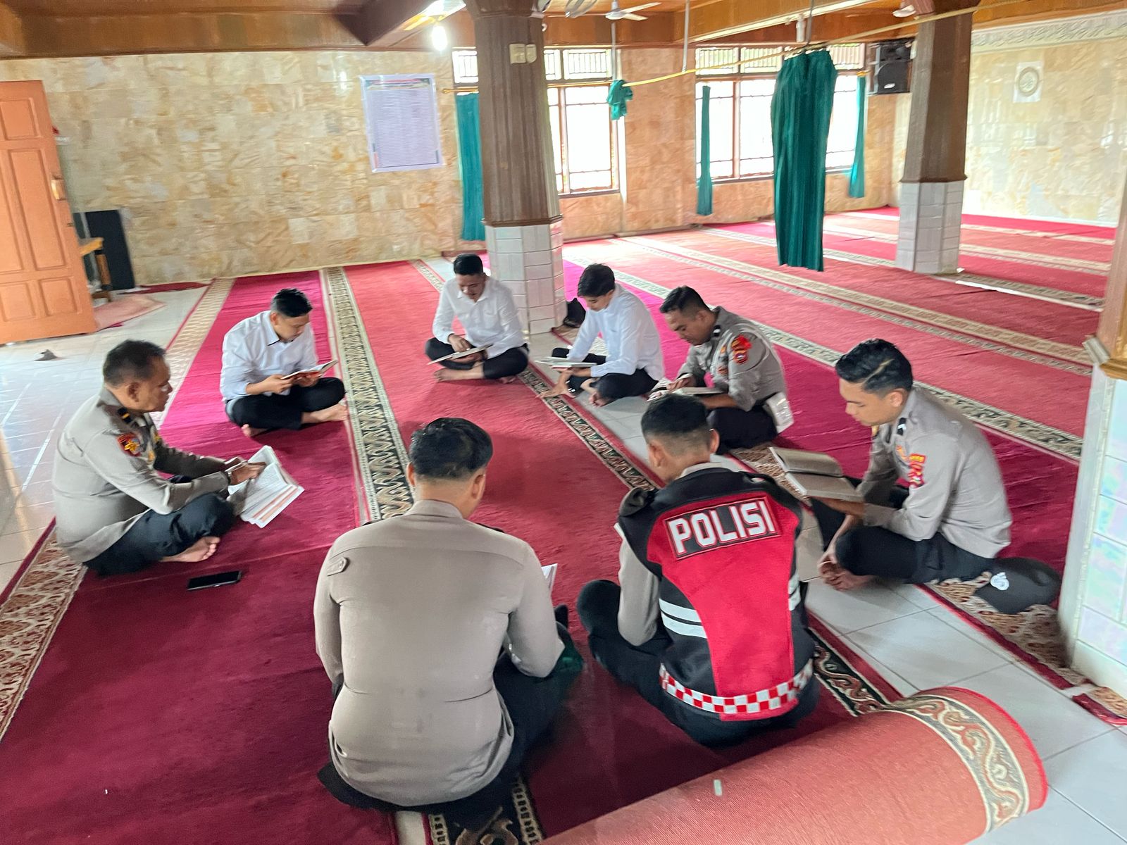 Personel Polres Solok Kota Gelar One Day One Khatam Al-Qur'an Selama Ramadhan