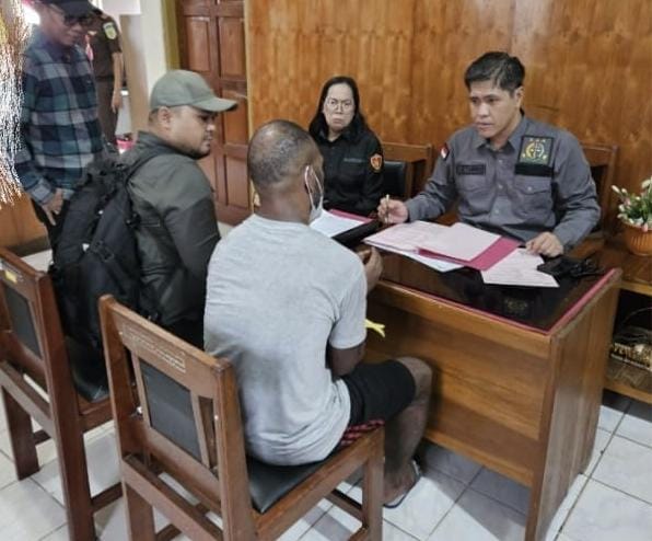 Tersangka KKB Kamenak Gire Resmi Diserahkan ke Kejaksaan Negeri Nabire*