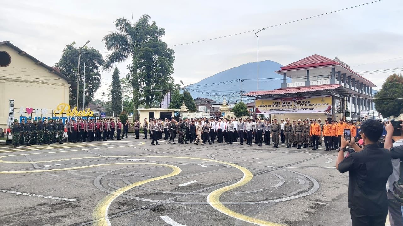 Kapolresta Bukittingg Bersama Walikota Bukittinggi Pimpin Gelar Pasukan Operasi Ketupat Singgalang 2025