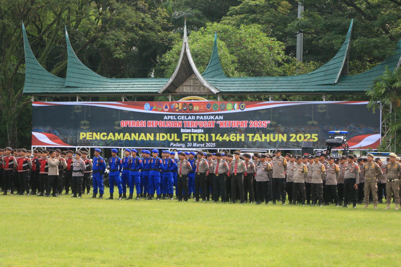 Kapolda Pimpin Apel Gelar Pasukan Operasi Ketupat Singgalang 2025